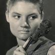 Anahi Carfi, (Buenos Aires) studeerde o.a. bij Zino Francescatti en trad op met Astor Piazolla