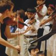 Mimi Zweig, de Amerikaanse violiste/altvioliste, geeft les aan haar leerlingen.