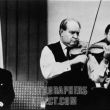 David Oistrach, links zittend Dmitri Shostakovich